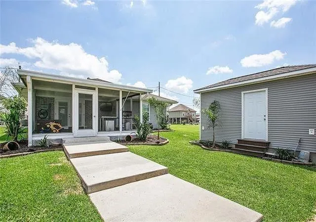Photo 3 of Single family home for sale at 4920 Fran Ln, Barataria, LA 70036 | MLS# 2542189 | Listing updated on 2026-03-13