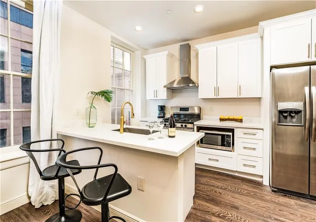 2nd image of 336 Camp St #303, New Orleans, LA 70130 | MLS# 2542509