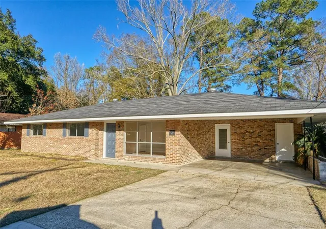 Homes for sale in Baton Rouge, LA | 3174 Oakcrest Dr, Baton Rouge, LA 70814 | MLS# 2543127