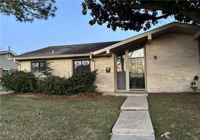 Homes for sale in New Orleans, LA | 2020 Mediamolle Dr, New Orleans, LA 70114 | MLS# 2543226