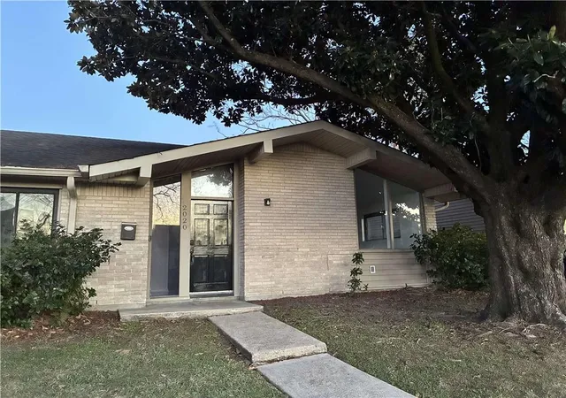 Homes for sale in New Orleans, LA | 2020 Mediamolle Dr, New Orleans, LA 70114 | MLS# 2543226