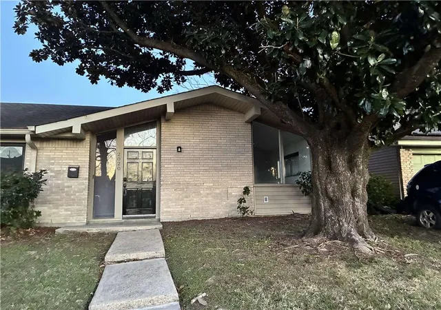 Homes for sale in New Orleans, LA | 2020 Mediamolle Dr, New Orleans, LA 70114 | MLS# 2543226