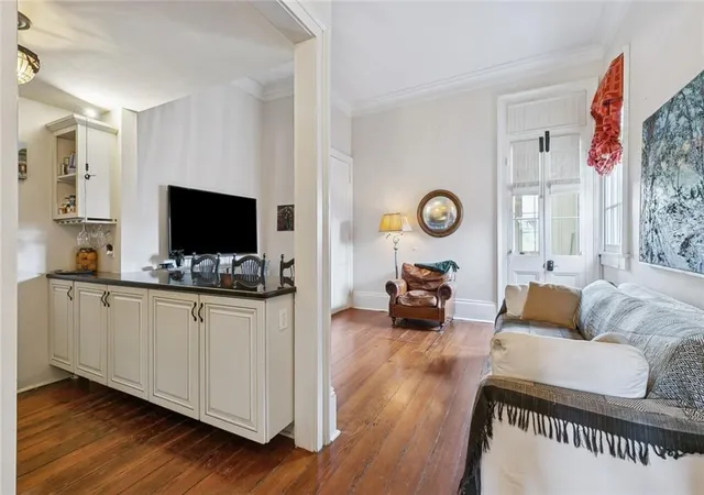 5th image of 718 Barracks St, New Orleans, LA 70116