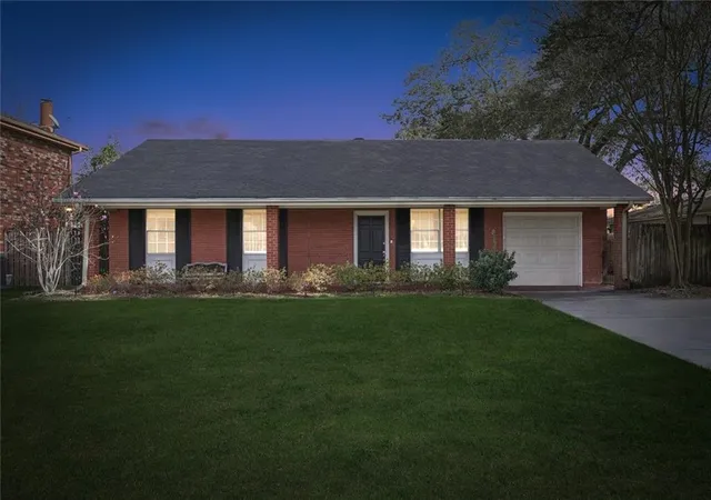 Homes for sale in Belle Chasse, LA | 107 Tinsley Dr, Belle Chasse, LA 70037 | MLS# 2543541