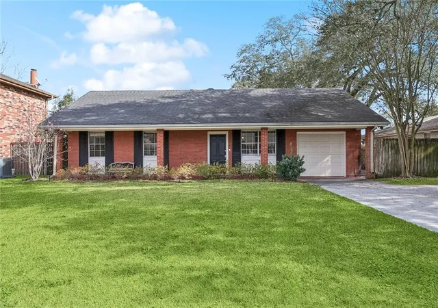 Homes for sale in Belle Chasse, LA | 107 Tinsley Dr, Belle Chasse, LA 70037 | MLS# 2543541