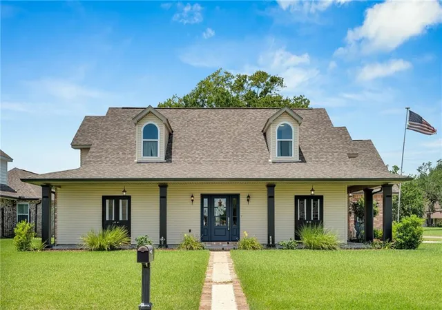 Homes for sale in Luling, LA | 500 Terri Dr, Luling, LA 70070 | MLS# 2543462
