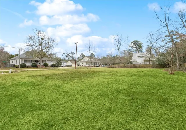 2nd image of 637 Ramon St, Mandeville, LA 70448 | MLS# 2543608