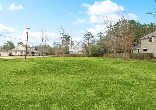 3rd image of 637 Ramon St, Mandeville, LA 70448 | MLS# 2543608