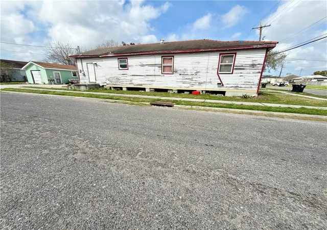 Homes for sale in New Orleans, LA | 3000 Mandeville St, New Orleans, LA 70122 | MLS# 2543716