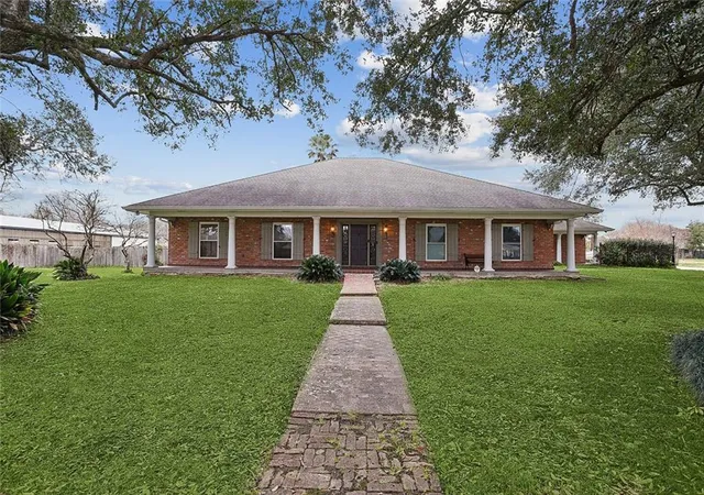 Homes for sale in Belle Chasse, LA | 110 Noble Dr, Belle Chasse, LA 70037 | MLS# 2543694