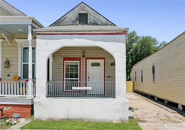 2nd image of 2755 Palmyra St, New Orleans, LA 70119 | MLS# 2543854