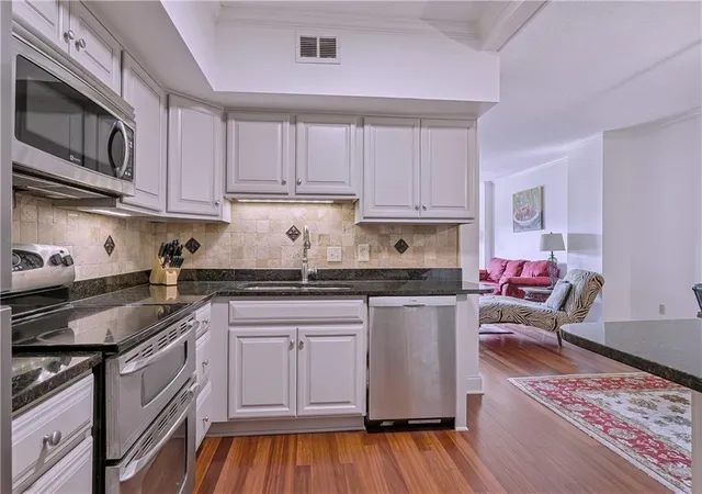3rd image of 1750 Saint Charles Ave, New Orleans, LA 70130