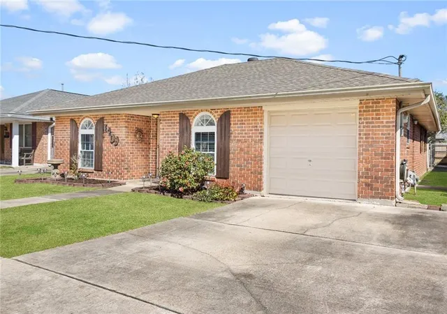 Homes for sale in Metairie, LA | 1409 Kent Ave, Metairie, LA 70001 | MLS# 2543153