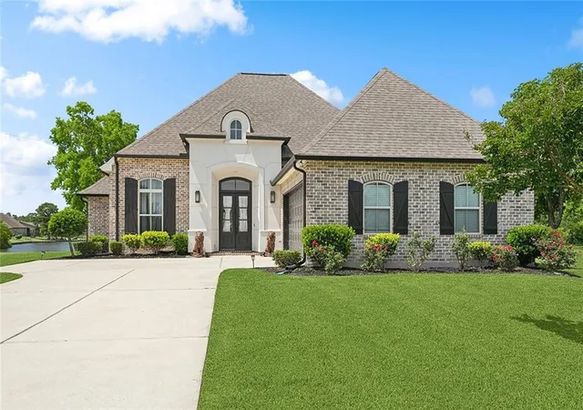 Photo 1 of Single family home for sale at 317 E Augusta Ln, Slidell, LA 70458 | MLS# 2544140 | Listing updated on 2026-05-18