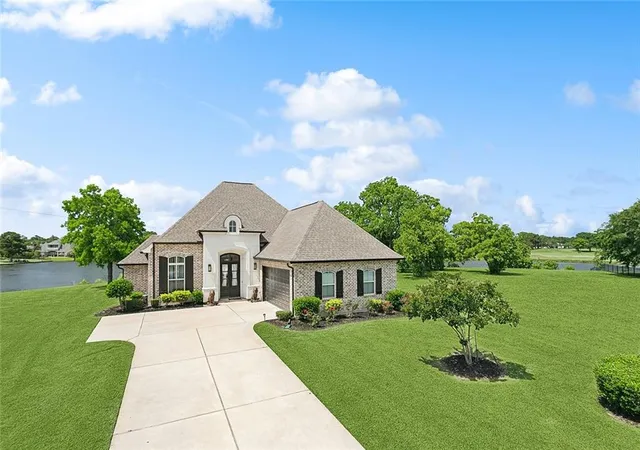 Photo 2 of Single family home for sale at 317 E Augusta Ln, Slidell, LA 70458 | MLS# 2544140 | Listing updated on 2026-05-18