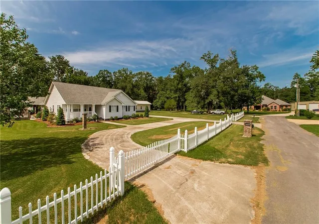 Homes for sale in Tickfaw, LA | 14076 Manina Ln, Tickfaw, LA 70466 | MLS# 2544171