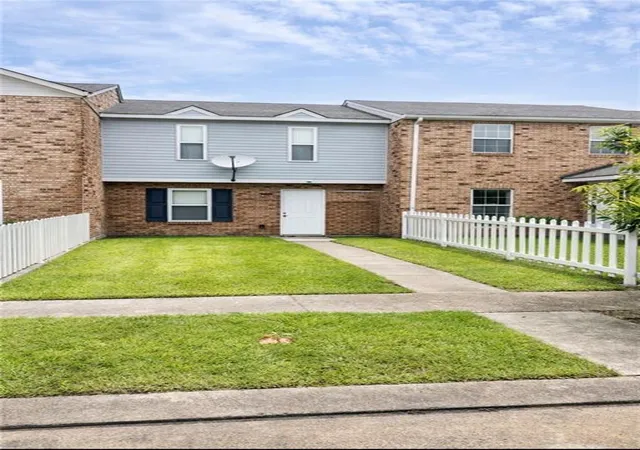 Photo 1 of Townhouse for sale at 16 Westpark Ct, New Orleans, LA 70114 | MLS# 2544227 | Listing updated on 2026-07-09