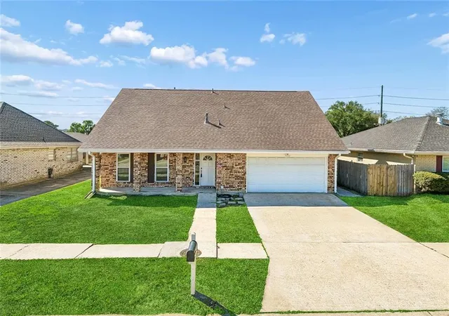 Homes for sale in Kenner, LA | 3321 Cannes Pl, Kenner, LA 70065 | MLS# 2544300