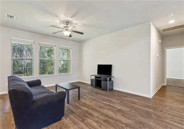 Photo 3 of Single family home for sale at 39498 Saint Louis Ct, Ponchatoula, LA 70454 | MLS# 2543976 | Listing updated on 2026-08-28