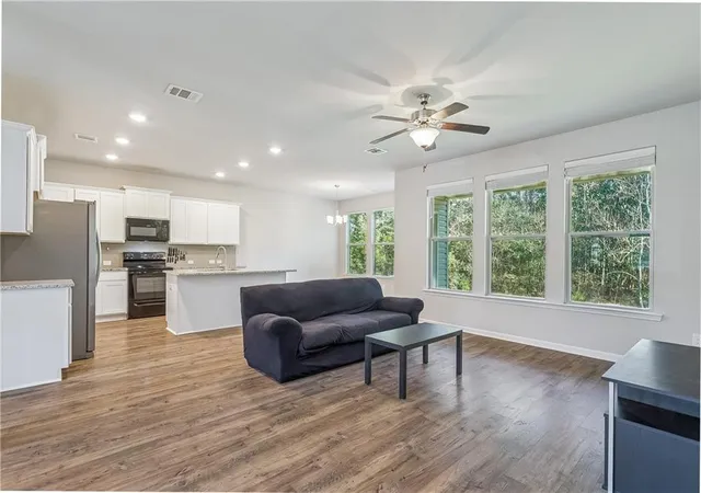 Photo 4 of Single family home for sale at 39498 Saint Louis Ct, Ponchatoula, LA 70454 | MLS# 2543976 | Listing updated on 2026-08-28