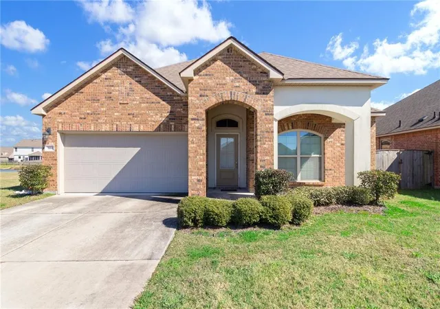 Photo 1 of Single family home for sale at 144 E Lake Ct, Slidell, LA 70461 | MLS# 2544571 | Listing updated on 2026-07-31
