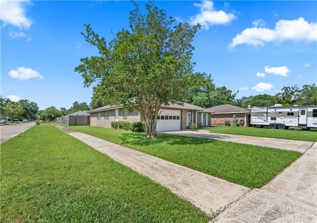 Homes for sale in Slidell, LA | 201 Darwin Dr, Slidell, LA 70458 | MLS# 2544344