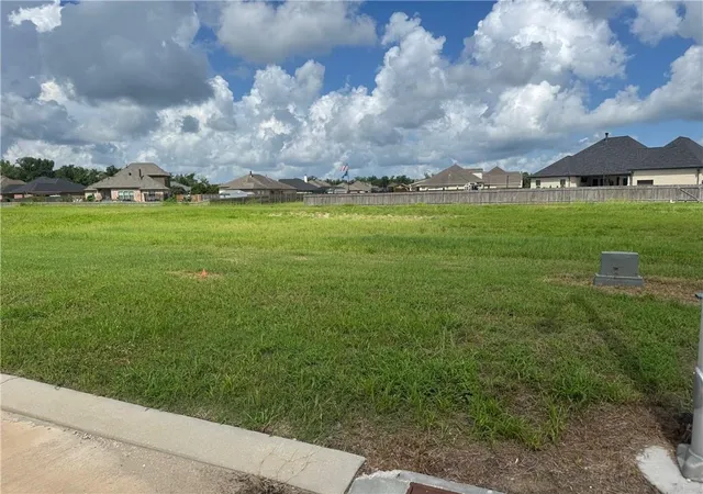 Homes for sale in Luling, LA | 332 Sophia Dr, Luling, LA 70070 | MLS# 2544695