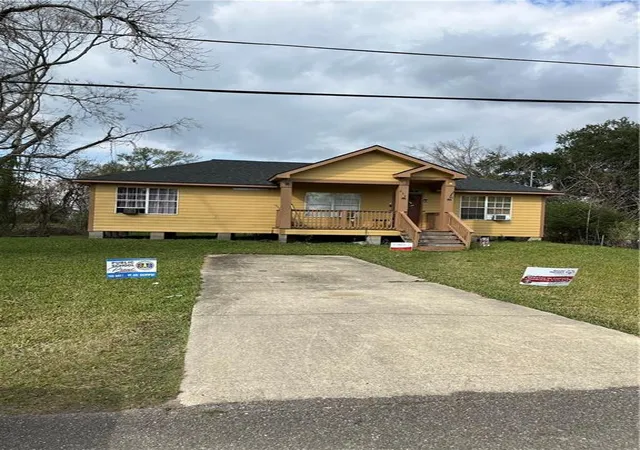Homes for sale in Destrehan, LA | 233 Annex St, Destrehan, LA 70047 | MLS# 2544556