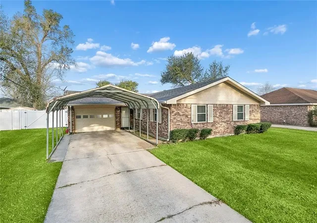 Homes for sale in Luling, LA | 214 Coronado Dr, Luling, LA 70070 | MLS# 2544575