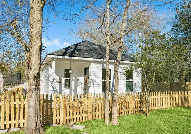 1st image of 710 N Monroe St, Covington, LA 70433 | MLS# 2544769