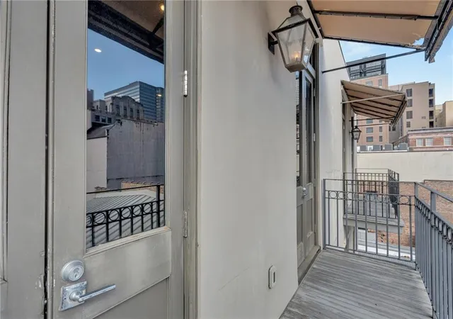2nd image of 628 Baronne St, New Orleans, LA 70113