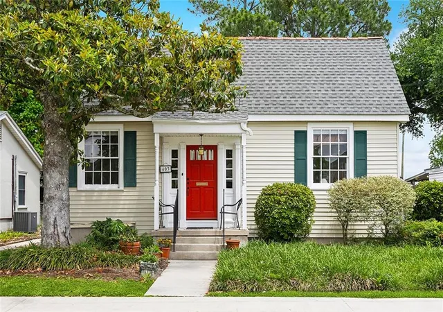 Photo 1 of Sale Pending at 403 Athania Pkwy, Metairie, LA 70001 | MLS# 2545106 | Listing updated on 2026-09-01