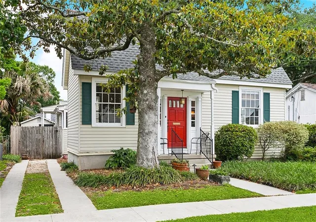 Photo 2 of Sale Pending at 403 Athania Pkwy, Metairie, LA 70001 | MLS# 2545106 | Listing updated on 2026-09-01