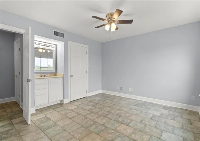 Photo 4 of Townhouse for sale at 596 River Rd, Westwego, LA 70094 | MLS# 2541076 | Listing updated on 2026-02-28