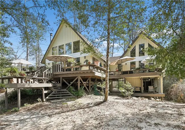 1st image of 19 Holly Dr, Covington, LA 70435 | MLS# 2544946