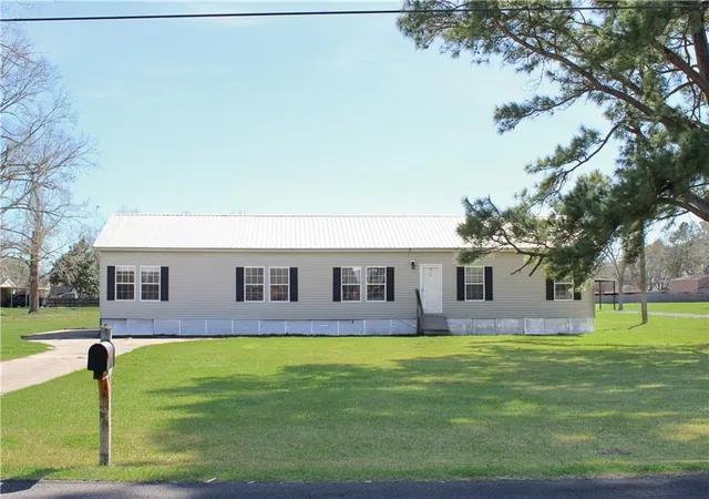Homes for sale in Port Allen, LA | 11713 Landry Ln, Port Allen, LA 70767 | MLS# 2543693