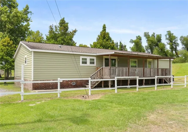 Homes for sale in Belle Chasse, LA | 12863 Hwy 23, Belle Chasse, LA 70037 | MLS# 2545430