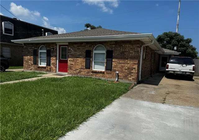 2nd image of 3312 Pakenham Dr, Chalmette, LA 70043 | MLS# 2545732