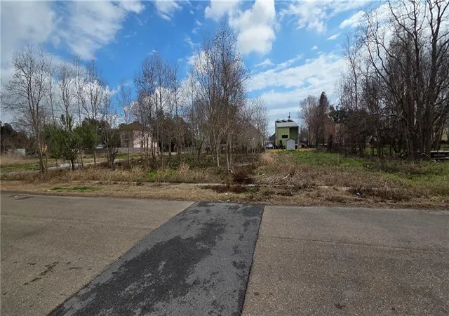Photo 3 of Sale Pending at 2039 Deslonde St, New Orleans, LA 70117 | MLS# 2545896 | Listing updated on 2026-10-05