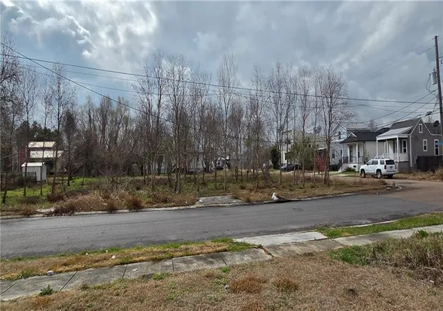 Photo 3 of Sale Pending at 2039 Deslonde St, New Orleans, LA 70117 | MLS# 2545896 | Listing updated on 2026-10-05