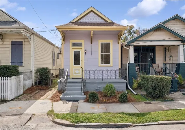 1st image of 8314 Willow St, New Orleans, LA 70118 | MLS# 2545961