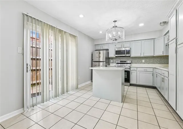 Listing Photo 5 - Condo for sale in building located at 1617 Newport Pl, Kenner, LA 70065 - Unit #29