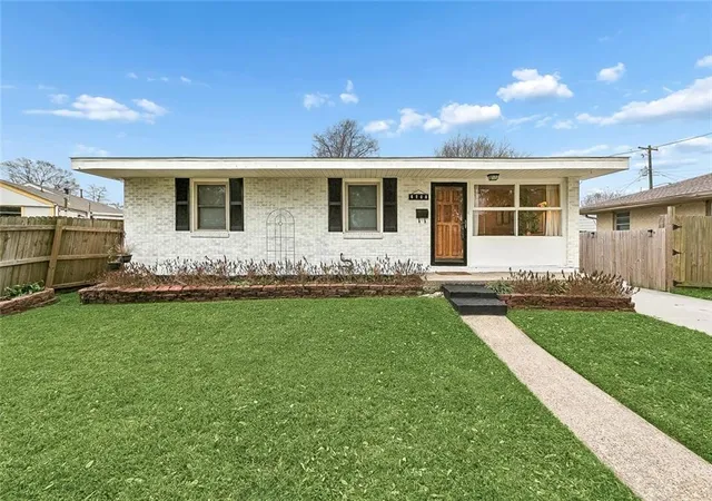 Homes for sale in Metairie, LA | 6208 Cummins St, Metairie, LA 70003 | MLS# 2546111