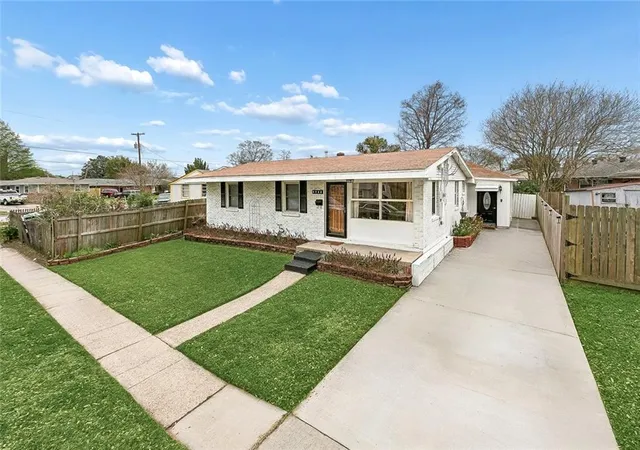 Homes for sale in Metairie, LA | 6208 Cummins St, Metairie, LA 70003 | MLS# 2546111