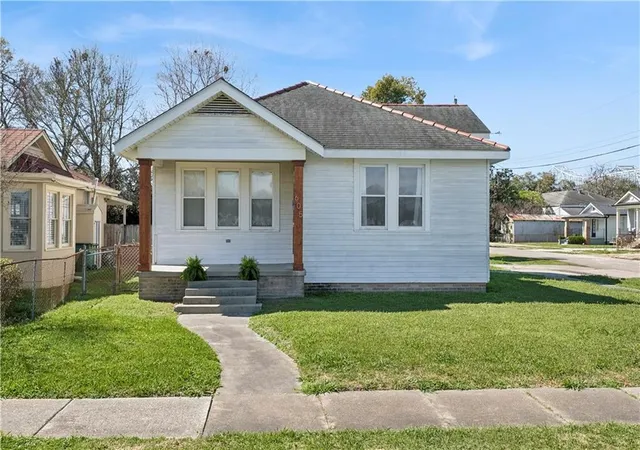 Homes for sale in Gretna, LA | 605 Hancock St, Gretna, LA 70053 | MLS# 2534507