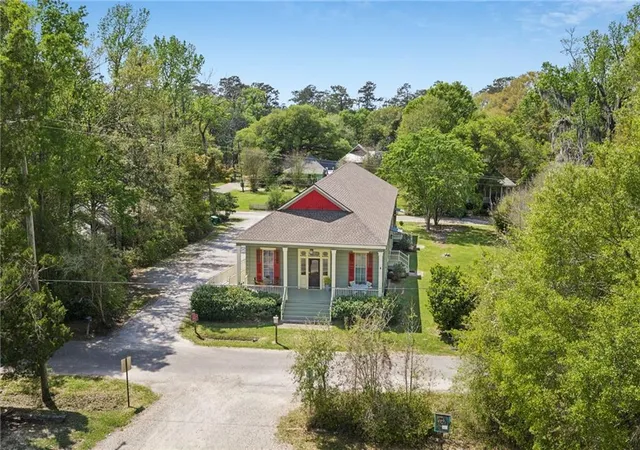 2nd image of 71667 Leveson St, Abita Springs, LA 70420 | MLS# 2542984