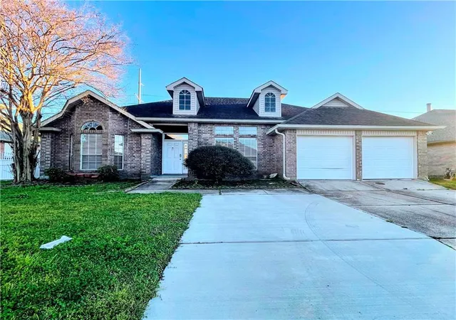 Homes for sale in Gretna, LA | 1200 Wyndham S Dr, Gretna, LA 70056 | MLS# 2545728
