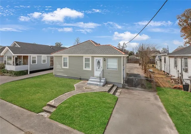 Homes for sale in Arabi, LA | 932 Lebeau St, Arabi, LA 70032 | MLS# 2546327