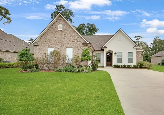 Homes for sale in Springfield, LA | 23456 Noble Oak Dr, Springfield, LA 70462 | MLS# 2546392