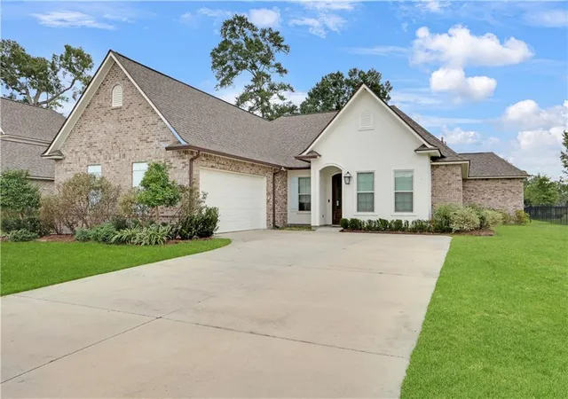 Homes for sale in Springfield, LA | 23456 Noble Oak Dr, Springfield, LA 70462 | MLS# 2546392